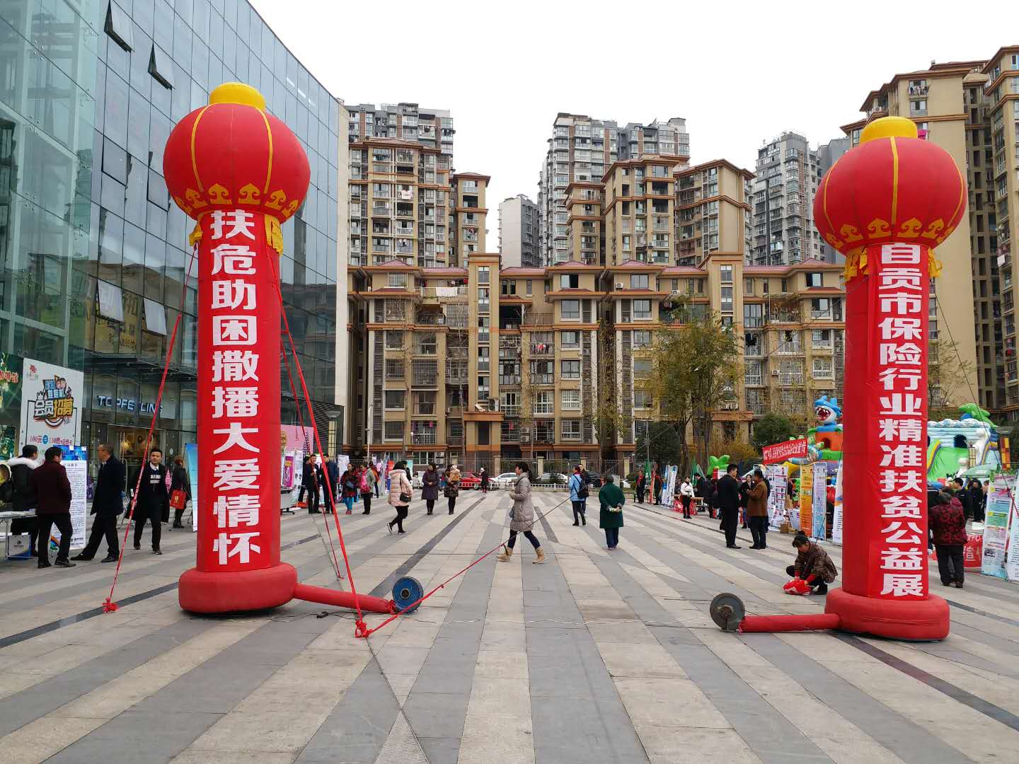 扶贫助困公益展活动现场