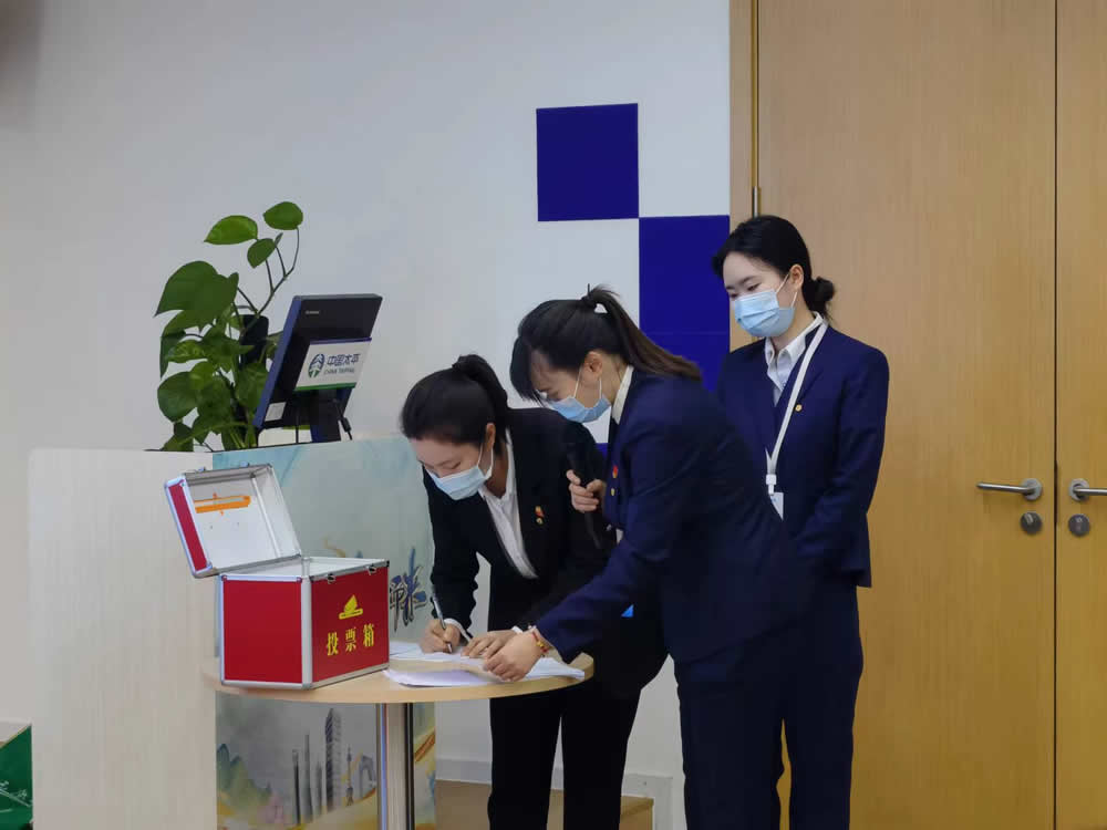 协会成功换届：紧张计票中